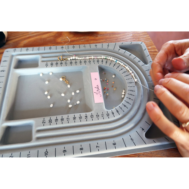 Confetti Pearl Necklaces Workshop